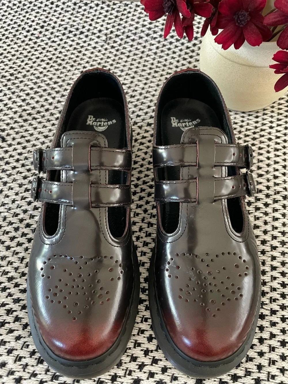New Dr. Martens Mary Jane Brogue Burgundy High Shine Rub Off Arcadia - Picture 5 of 13